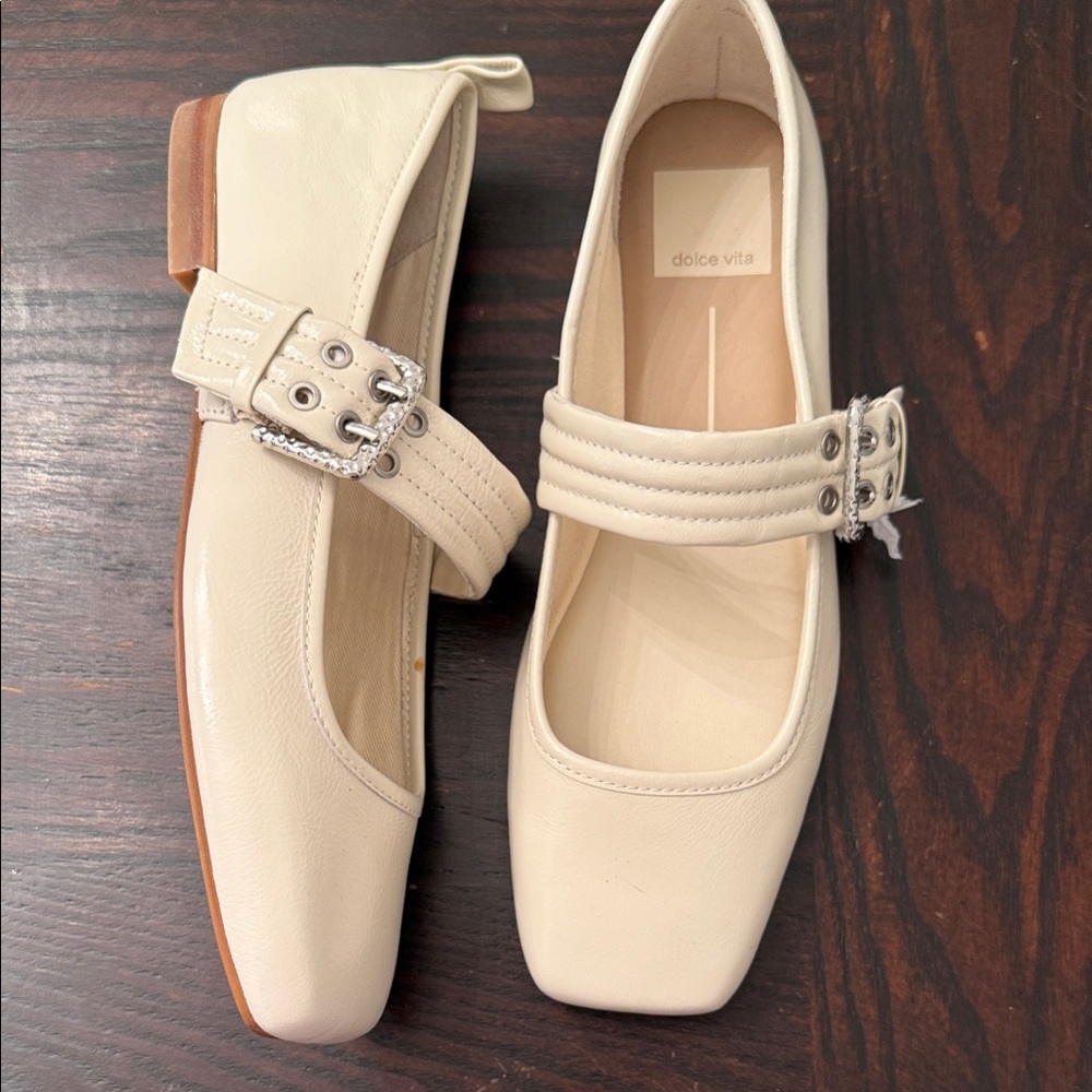 Dolce Vita  size 7 Cream Loafers with Buckle Detail